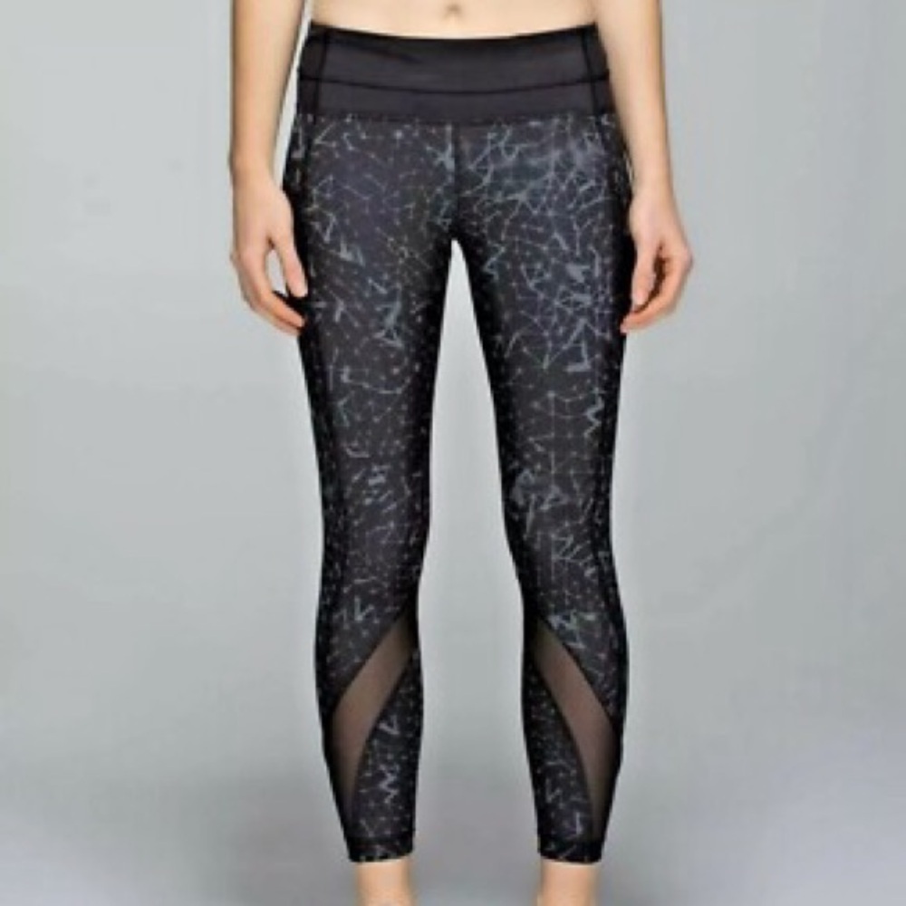 Lululemon Black Patterned Leggings T23